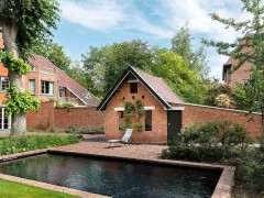 Tuinwerken Willemsens Strak zwembad in een charmante stadstuin