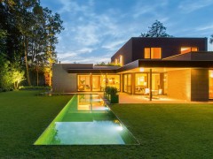 Biopool Vijver weerspiegelt fraaie tuin