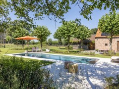Van Eeckhoudt Pools  Een glinsterend juweel in de groene Kempen